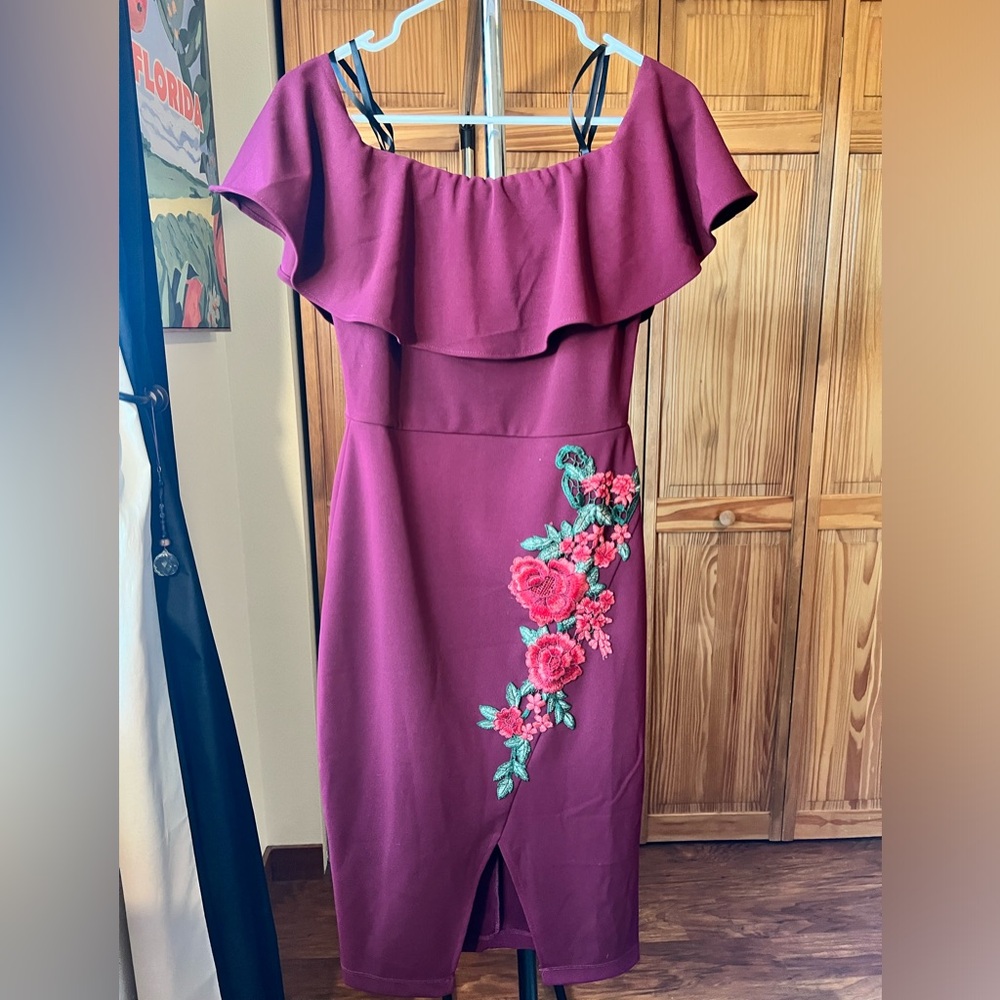 Off the Shoulder - Burgundy Midi Dress with Floral Lace